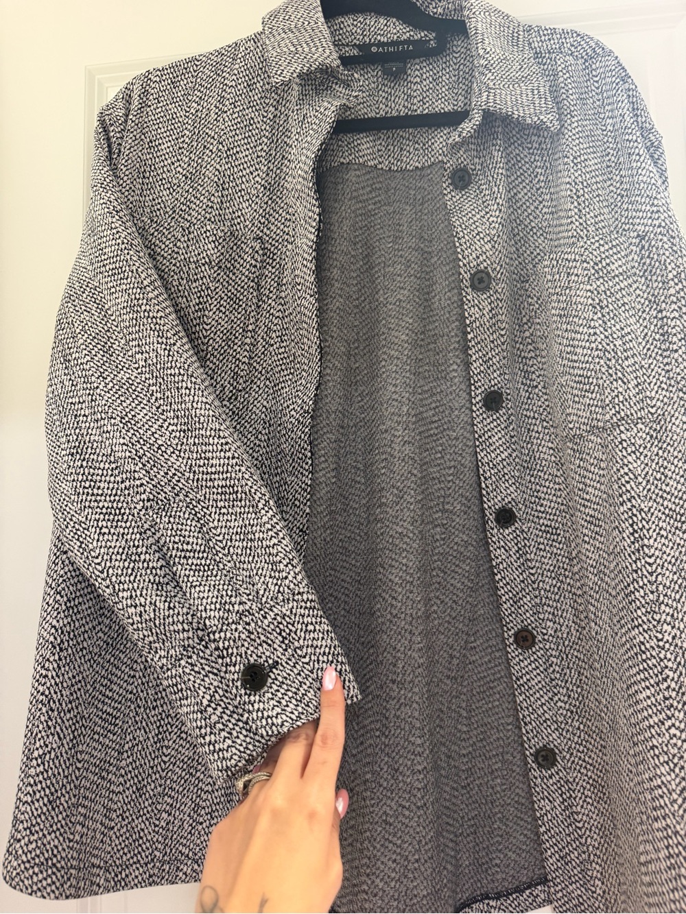 Athleta Black & White Herringbone Button-Down Shirt Jacket - Picture 3 of 3